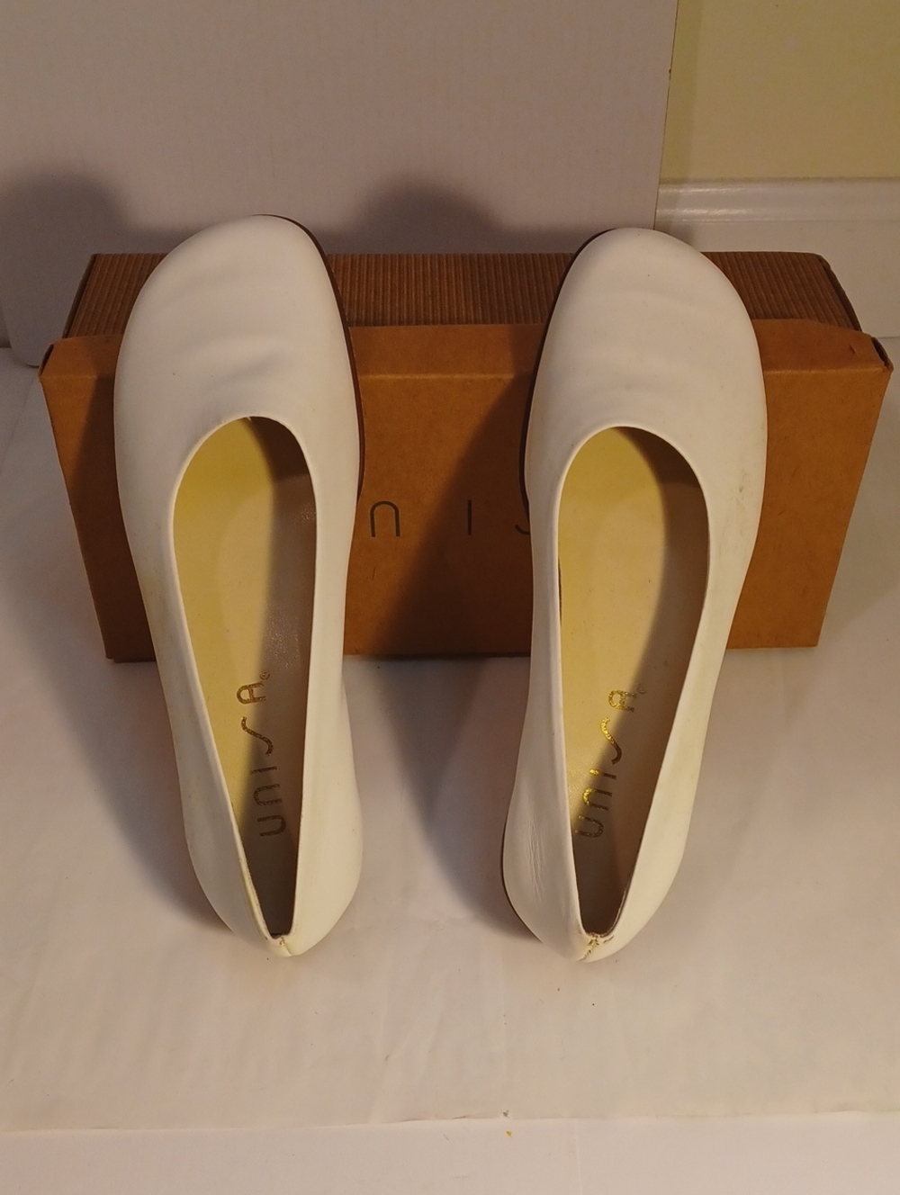 Unisa White Minimalist Slip-On Ballet Flats